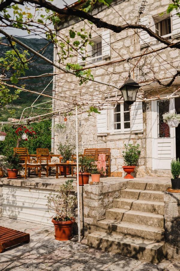 Villa White Shutters House Risan Exterior foto