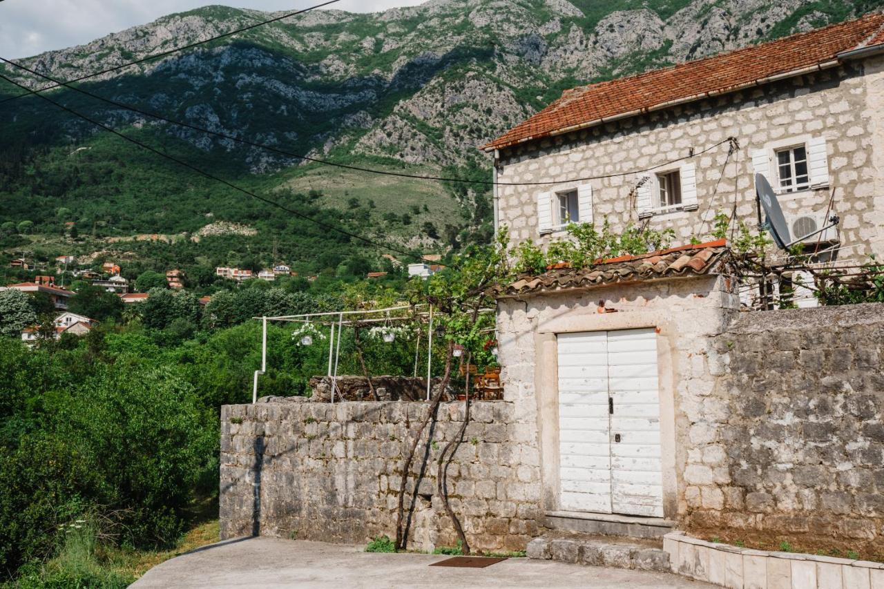 Villa White Shutters House Risan Exterior foto